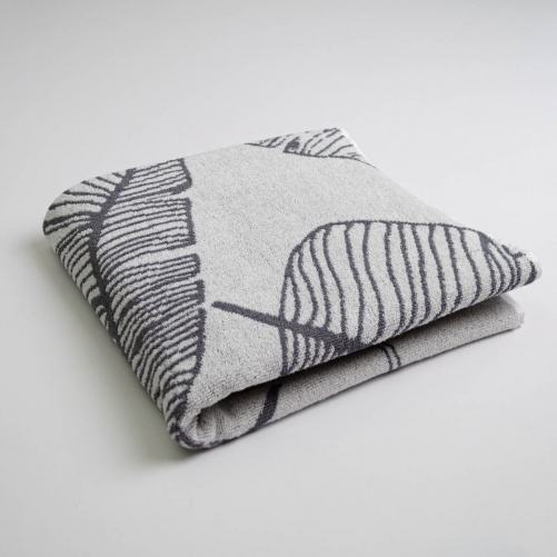 Рушник махровий для душу з малюнком перо GM Textile 70х140см 400г/м2 (Сірий)